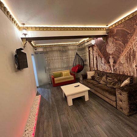 2 Bedrooms Heart Of City Center Chisinau Exterior photo
