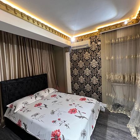 2 Bedrooms Heart Of City Center Chisinau Exterior photo
