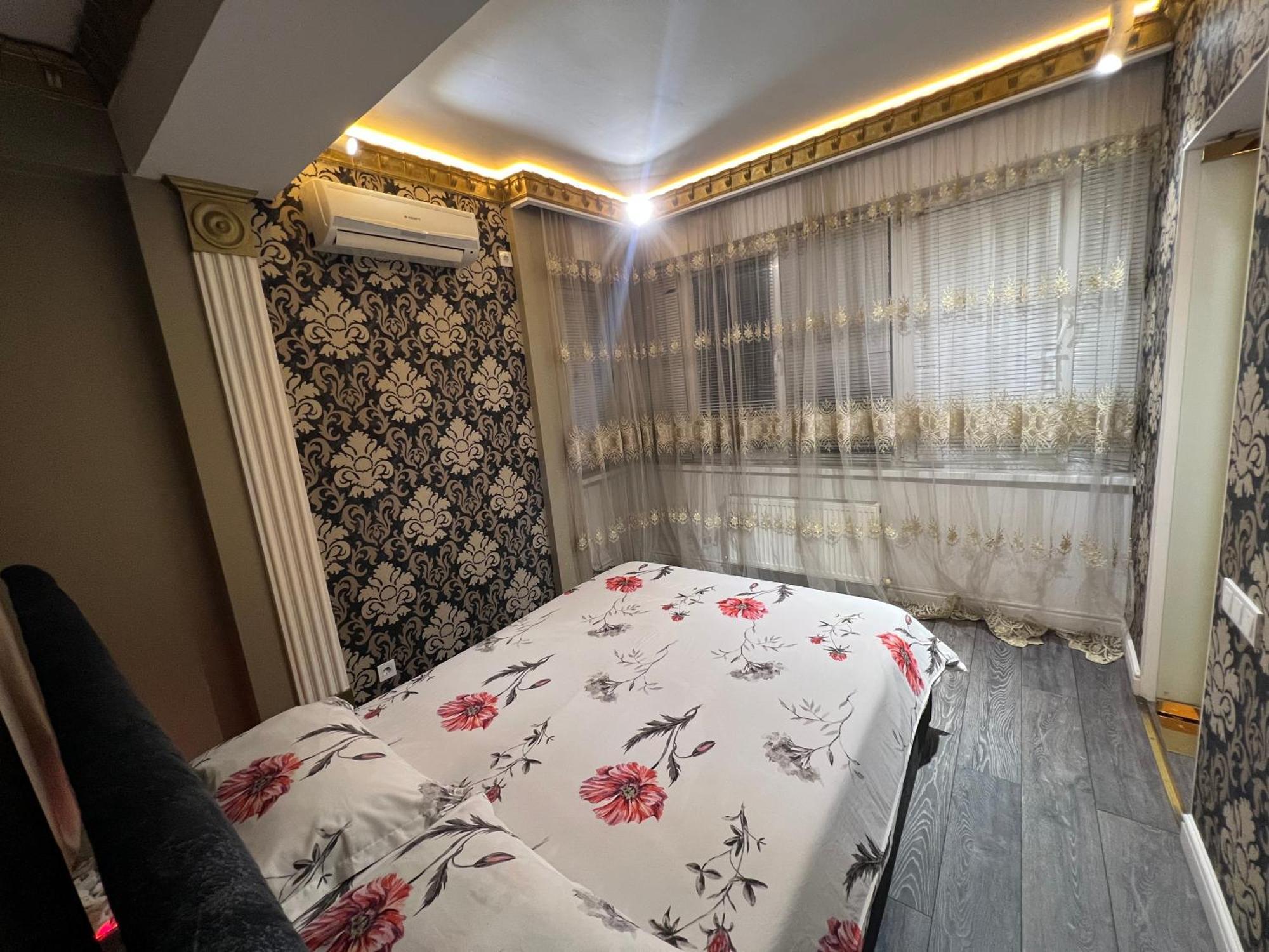2 Bedrooms Heart Of City Center Chisinau Exterior photo