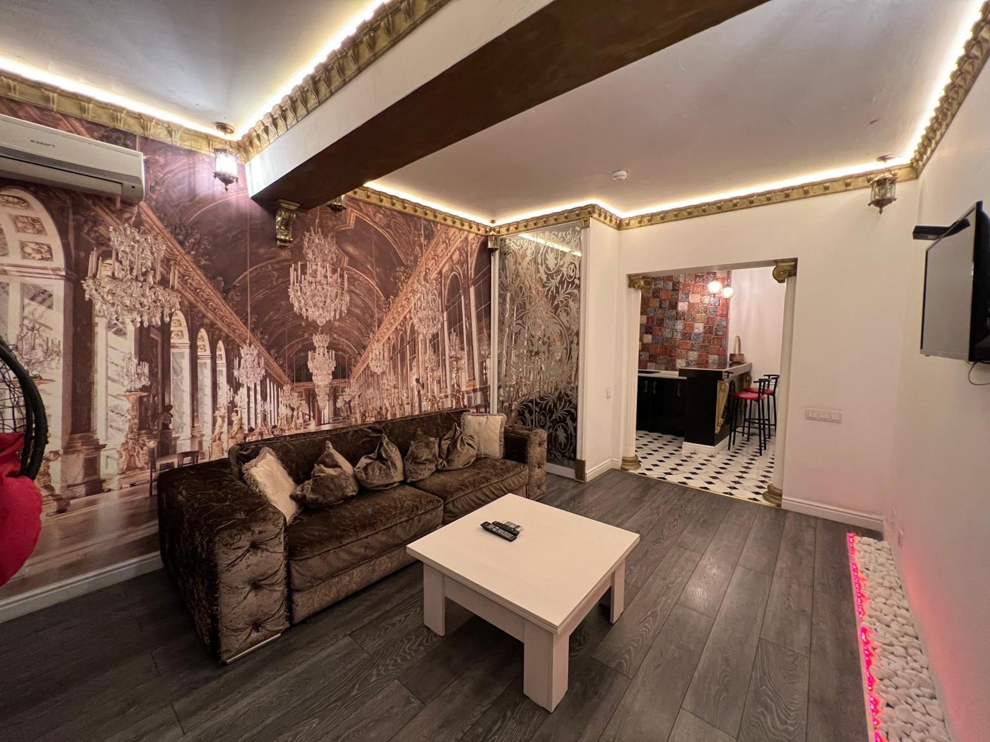 2 Bedrooms Heart Of City Center Chisinau Exterior photo