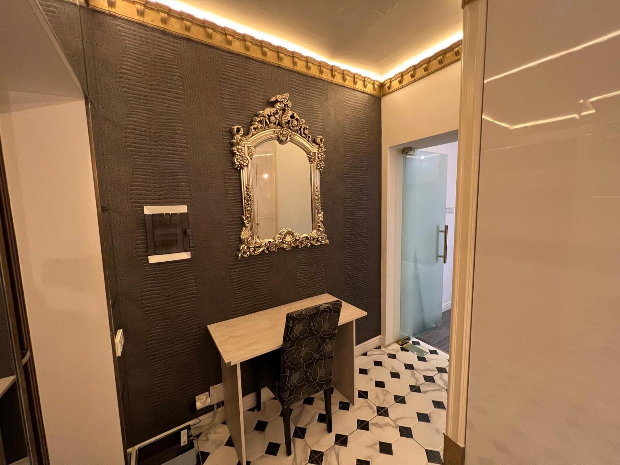 2 Bedrooms Heart Of City Center Chisinau Exterior photo