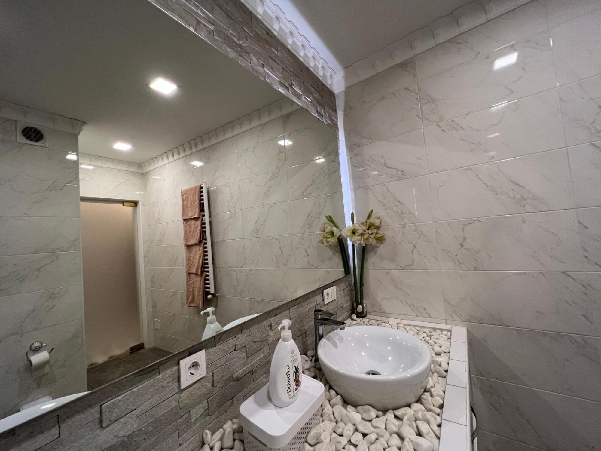 2 Bedrooms Heart Of City Center Chisinau Exterior photo