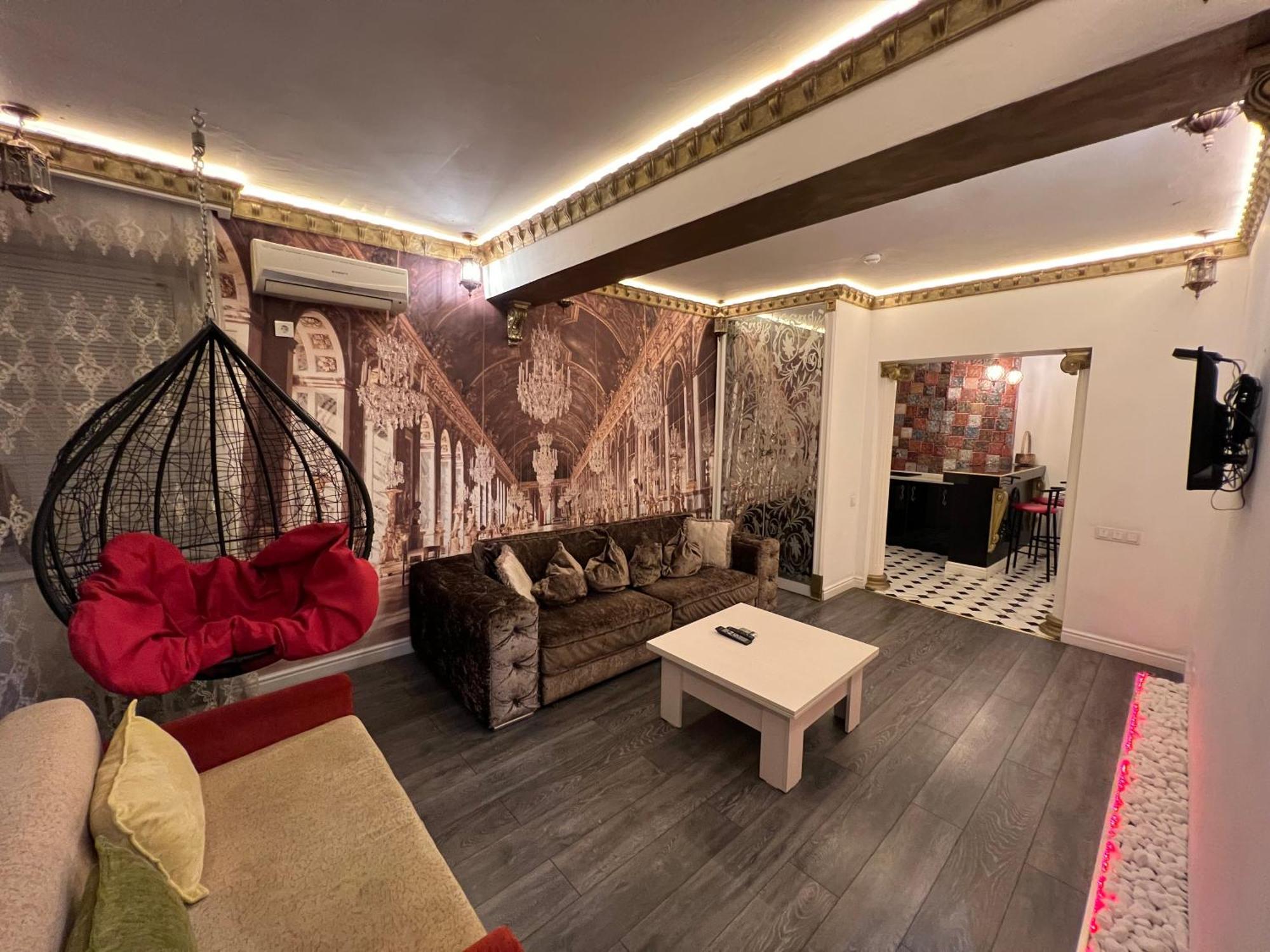 2 Bedrooms Heart Of City Center Chisinau Exterior photo