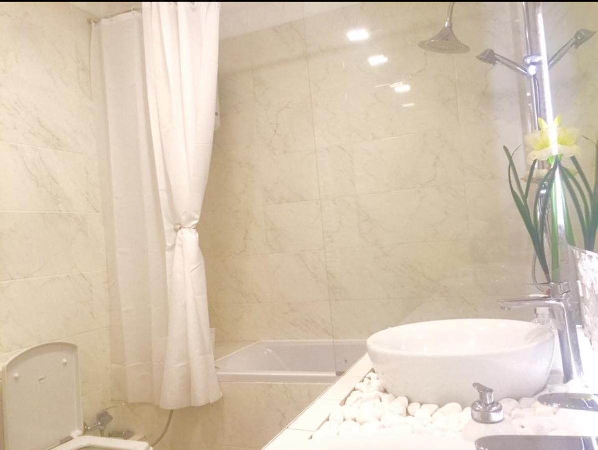 2 Bedrooms Heart Of City Center Chisinau Exterior photo